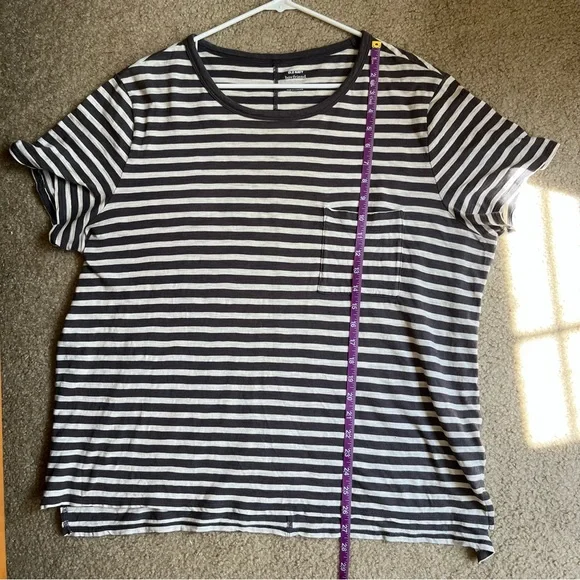 Old Navy Striped Boyfriend Pocket Tee, Grey/White Cotton Short Sleeve T-Shirt - Picture 3 of 8